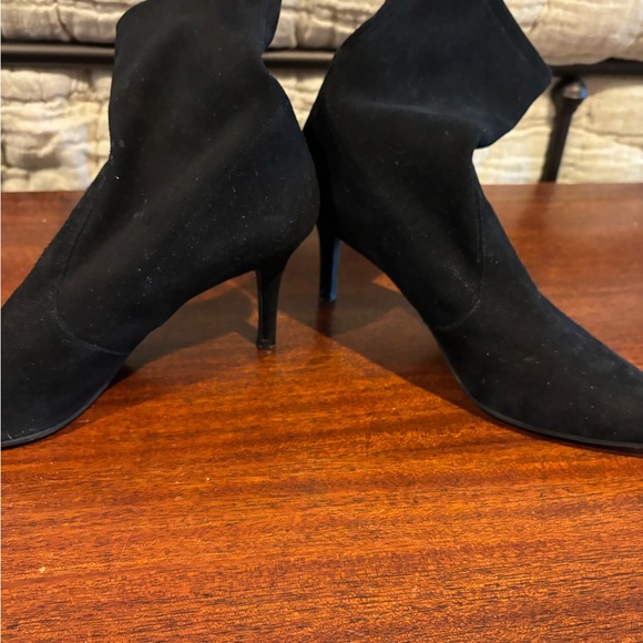 Stuart Weitzman kitten heel pointed toe suede booties - Picture 2 of 3